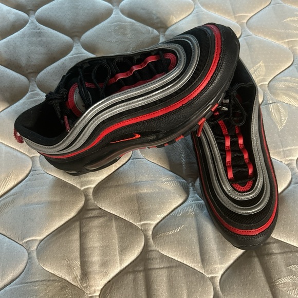 Airmax 97 black/red Size 8.5M
Very good condition - Picture 2 of 3